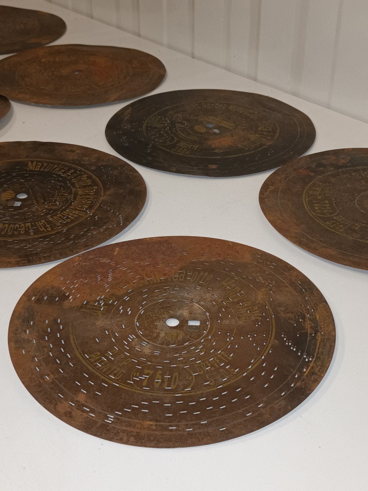 Set van 8 originele antieke metalen speeldoosplaten, Antiquités & Art, Enlèvement ou Envoi
