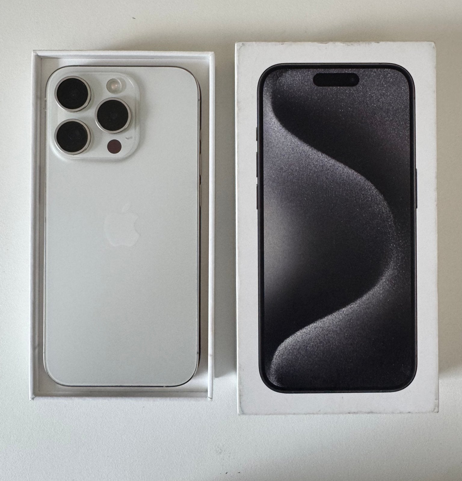 iPhone 15 Pro 128 Go, blanc, titane, Télécoms, Téléphonie mobile | Apple iPhone, 128 GB, Utilisé, Sans abonnement, Sans simlock