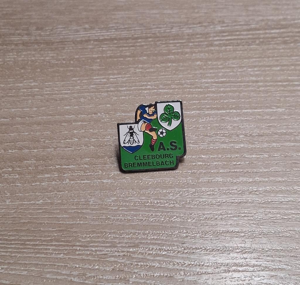 PIN - VOETBAL - FOOTBALL, Envoi, Utilisé, Sport, Insigne ou Pin's
