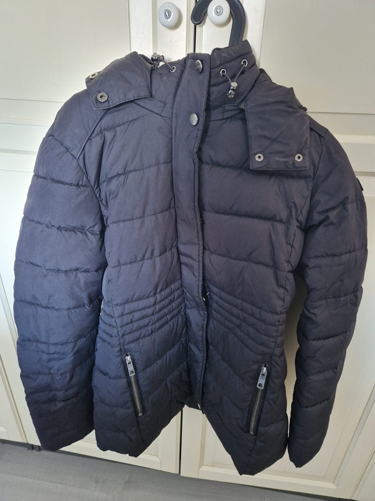 Heel mooie winterjas met kap van Esprit. Maat S, Enlèvement ou Envoi, Taille 36 (S), Porté, Noir
