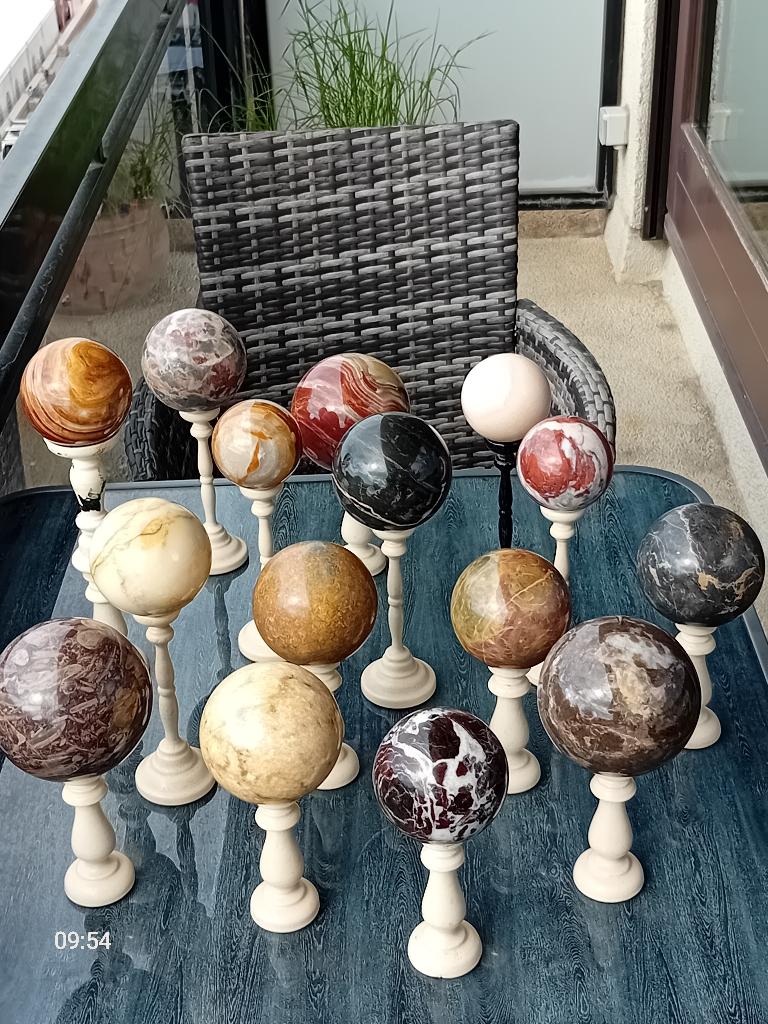 15 marmer bollen verschillende grote plus staanders, Huis en Inrichting, Ophalen, Zo goed als nieuw