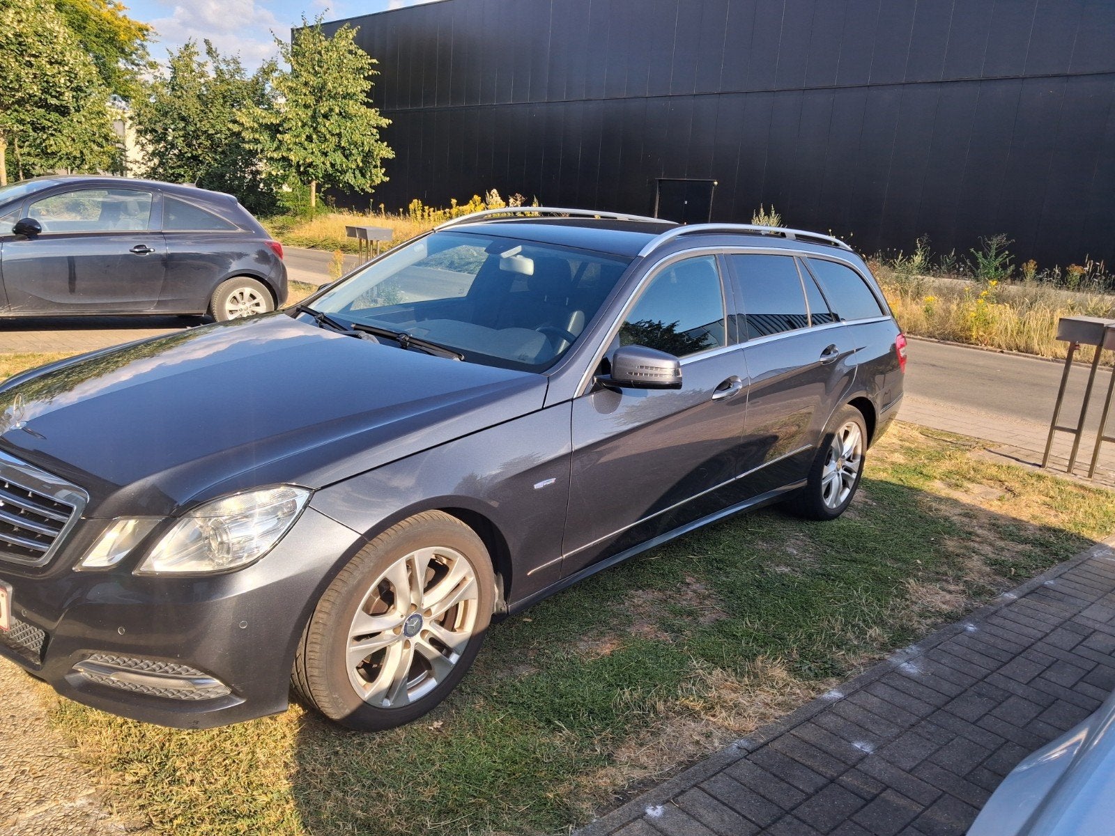 Mercedes Benz E200, automatique, euro 5, 2013, Autos, Euro 5, Entreprise, Entretenue par le concessionnaire, Noir