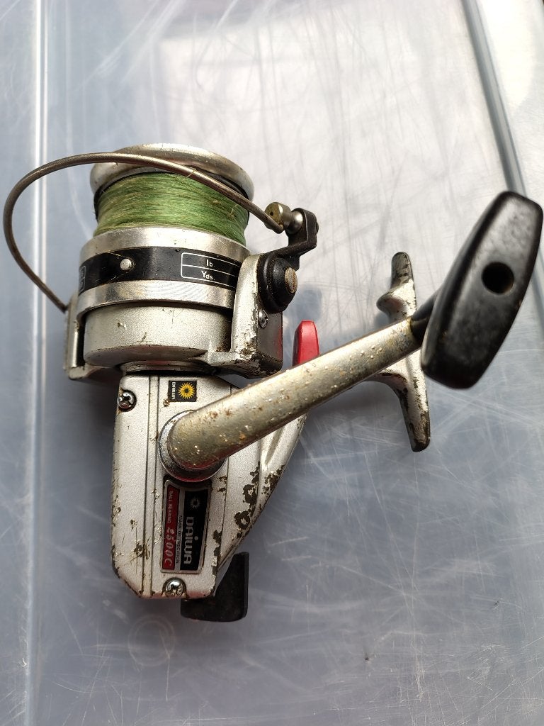 DAIWA 2500 C - MADE IN JAPAN, Ophalen of Verzenden, Zo goed als nieuw, Molen