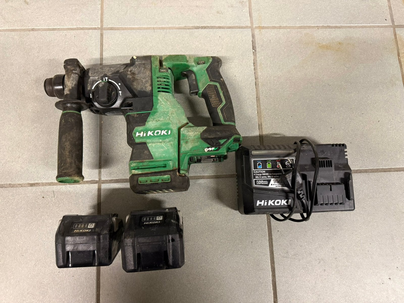 Hikoki accu boorhamer met baterijen, Ophalen, Zo goed als nieuw, Boormachine