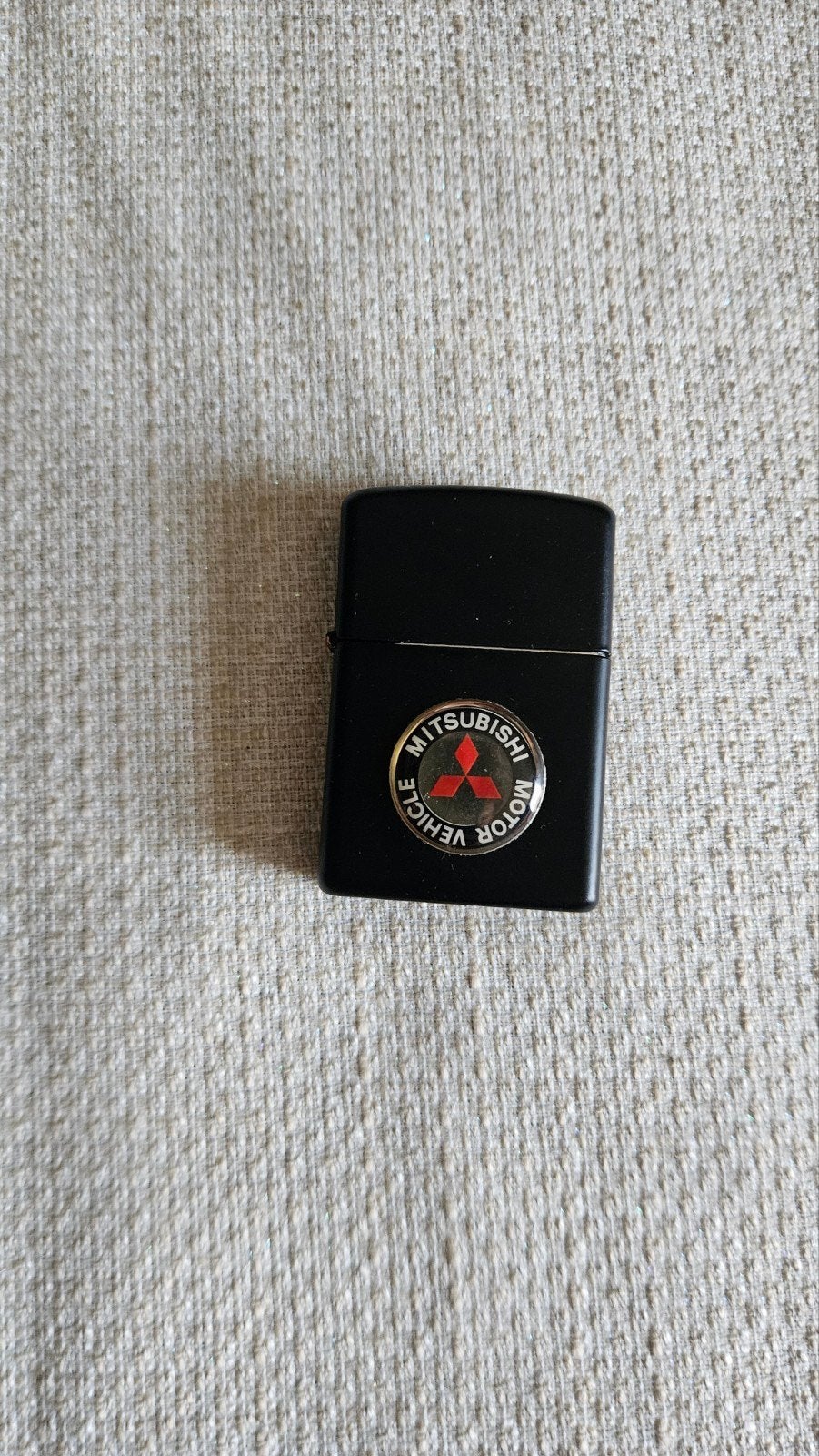 briquet mitsubishi, Collections, Enlèvement ou Envoi, Comme neuf, Autres sujets/thèmes, Insigne ou Pin's