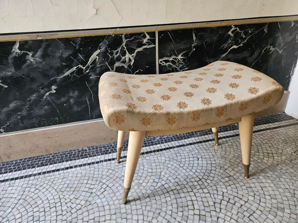 Vintage voetenbankje krukje - stof en hout - 50s en 60s, Huis en Inrichting, Krukjes, Hout, Ophalen