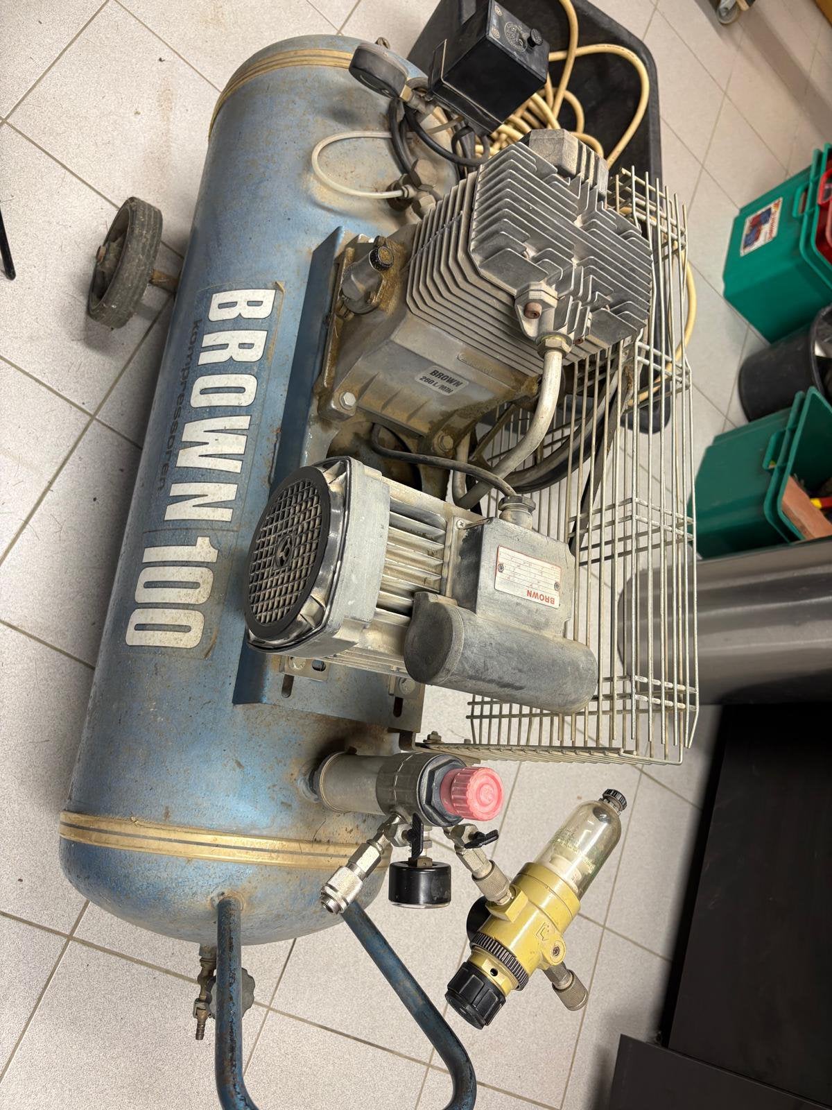Brown 100L luchtcompressor 2,5 HP + luchtslang +drukregelaar, Enlèvement, 200 à 400 litres/min, Utilisé, 6 à 10 bars
