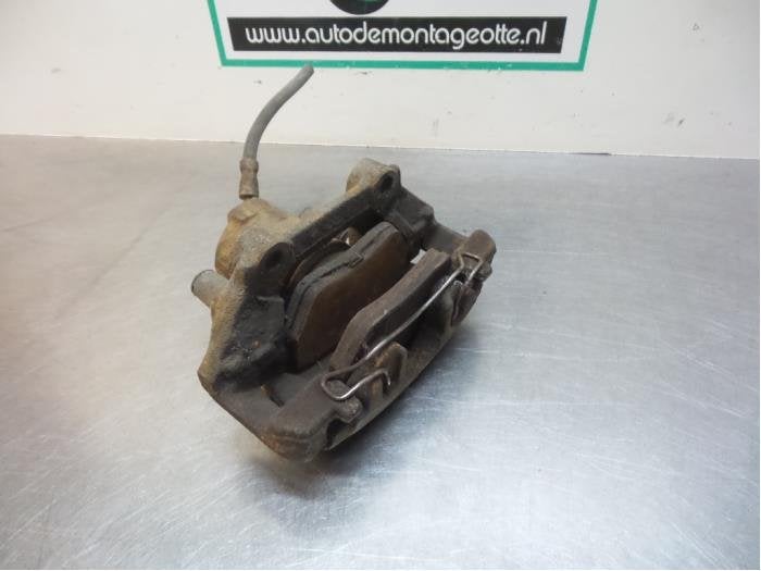 Remklauw (Tang) rechts-voor van een Volkswagen Golf (Golf 97, Gebruikt, -, Volkswagen, -