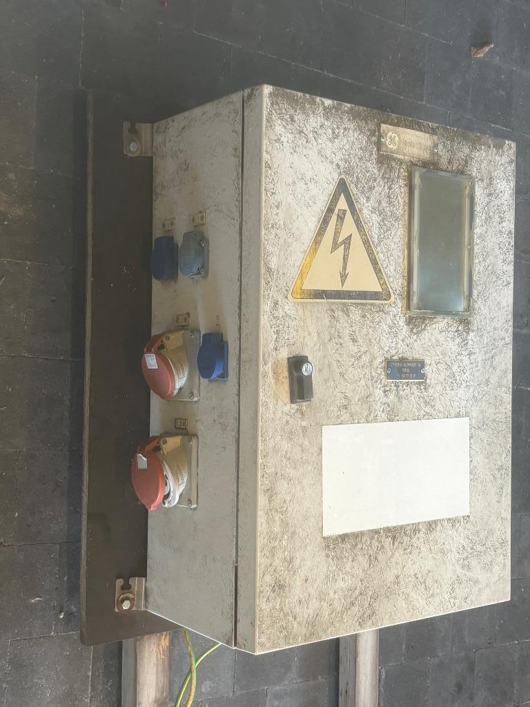 Werfkast, Doe-het-zelf en Bouw, Elektriciteit en Kabels, Ophalen, Gebruikt, Stekker