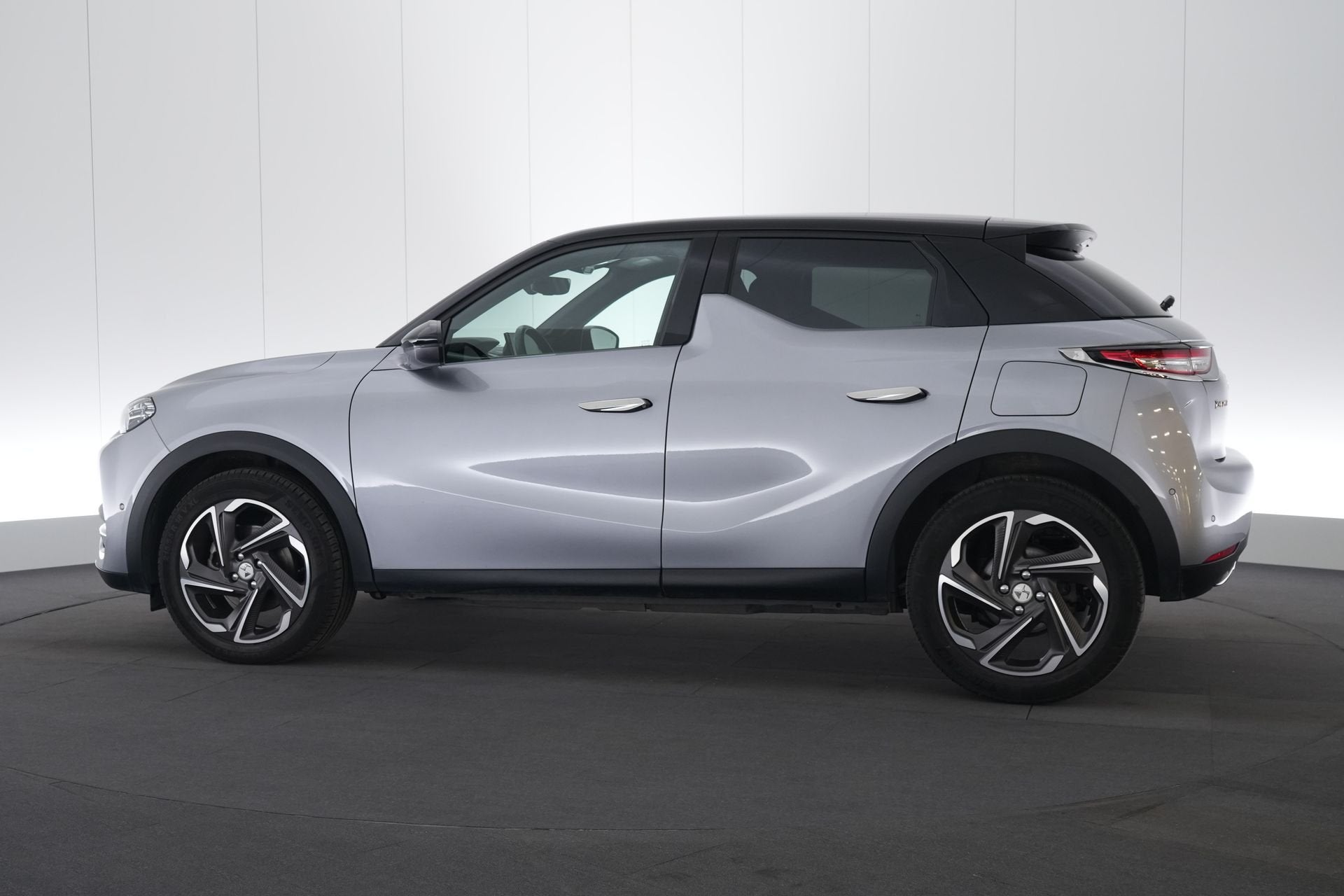 (2CLD799) DS AUTOMOBILES DS 3 CROSSBACK, Autos, Argent ou Gris, Achat, Entreprise, Carnet d'entretien