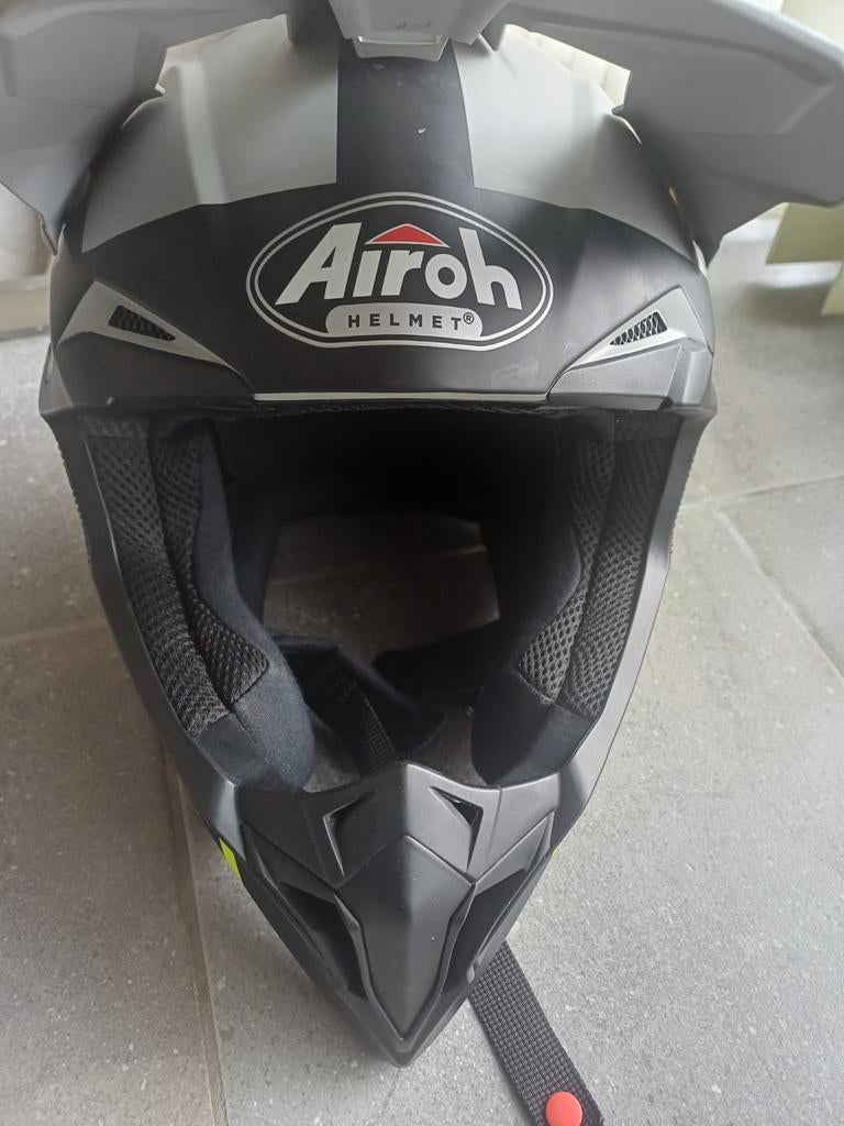 Casque de motocross Airoh taille L, Enlèvement