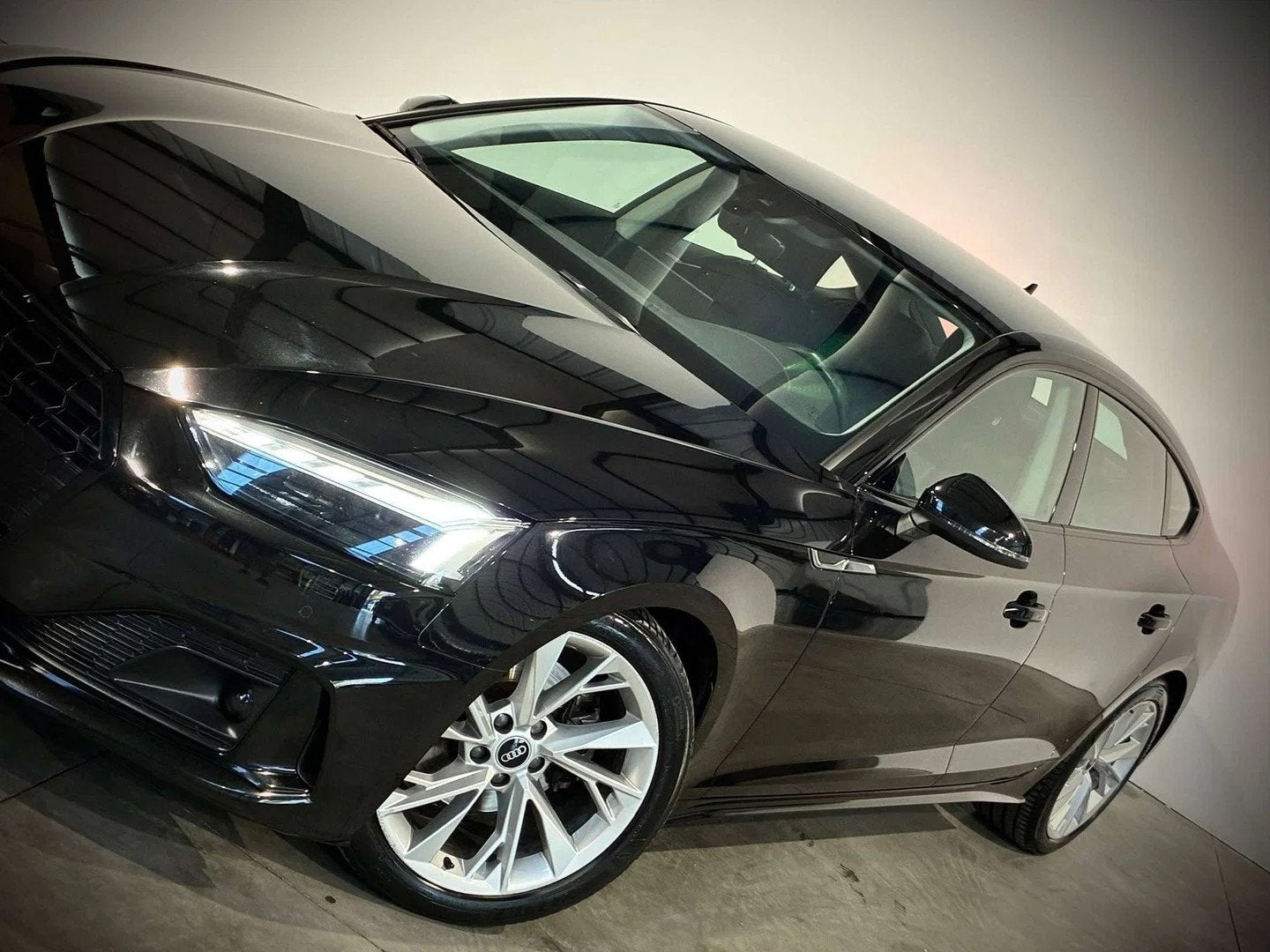 Audi A5 Sportback 2.0 TDi 1ERPRO-COCKPIT-CARPLAY-CAMERA-GPS-, Auto's, 4 zetels, Gebruikt, 4 cilinders, 136 pk