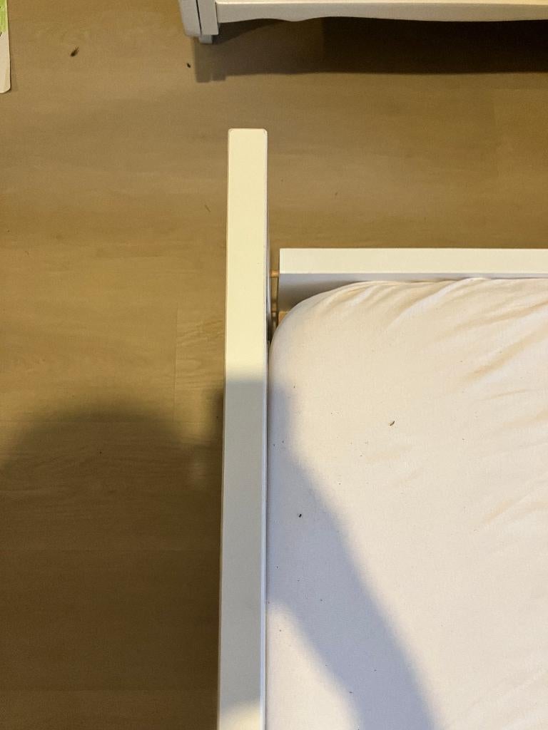 Gratuit — Lit bébé IKEA 140 x 70 cm (partie supérieure fixe), Matelas, Moins de 70 cm, Enlèvement, Utilisé