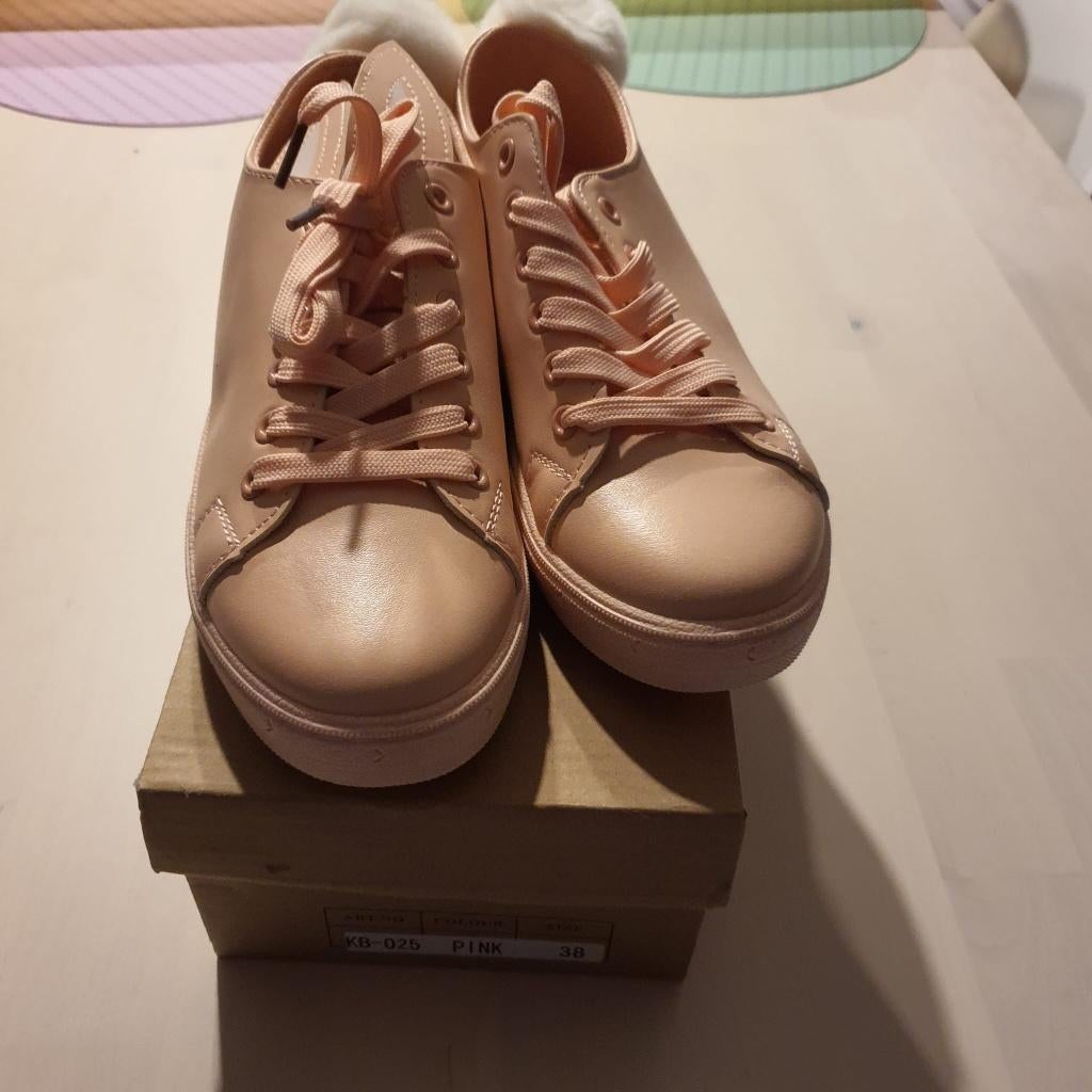 roze sneakers met konijnenoren maat 38, Ophalen of Verzenden, Nieuw, Roze, Sneakers