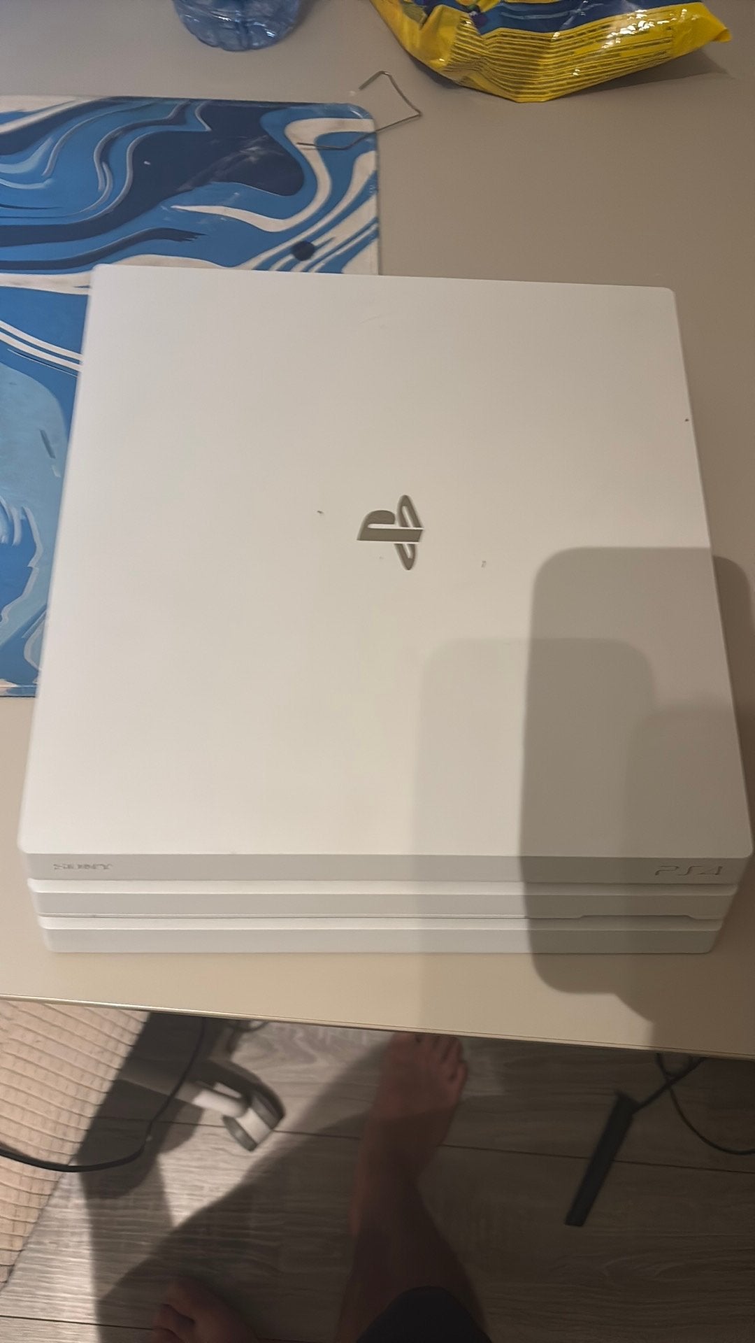 PS4 pro + kabels, zonder controller, Ophalen, Zo goed als nieuw, Zonder controller, Pro