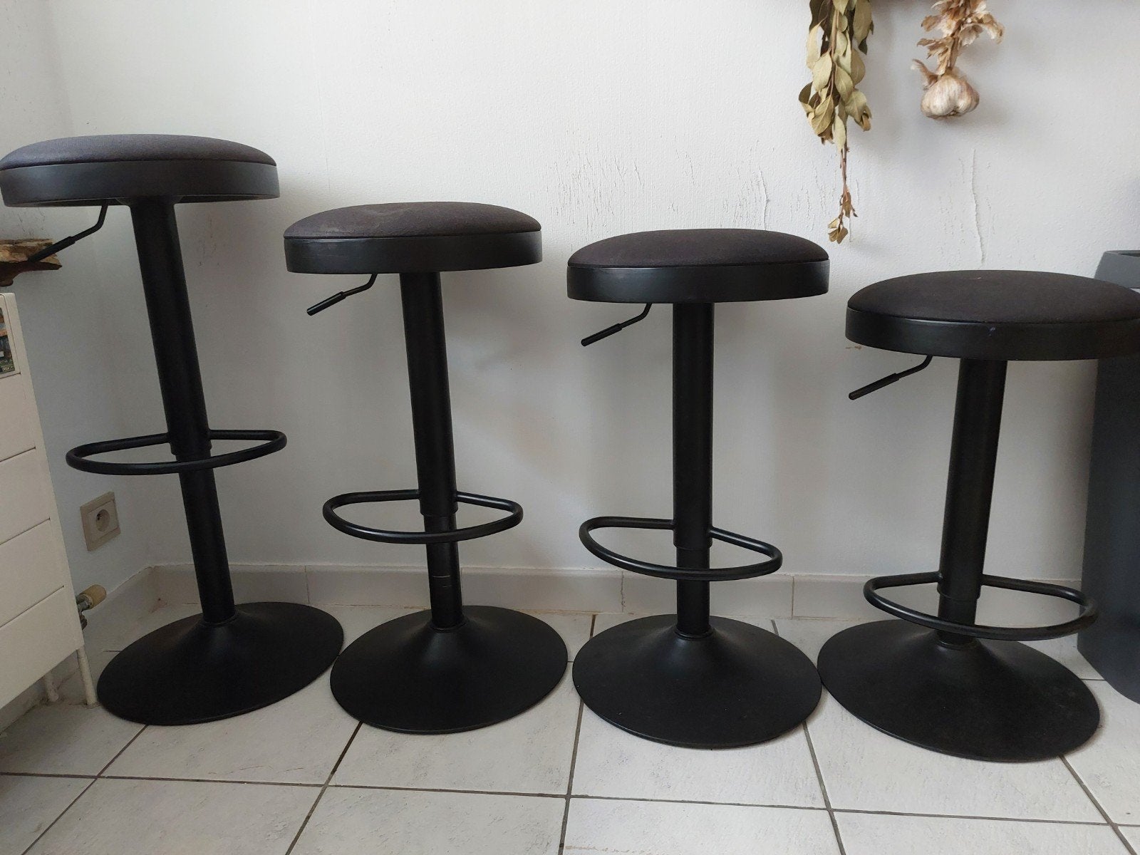 Tabourets de bar noirs réglables en hauteur, Maison & Meubles, Tabourets de bar, Enlèvement, Réglable en hauteur