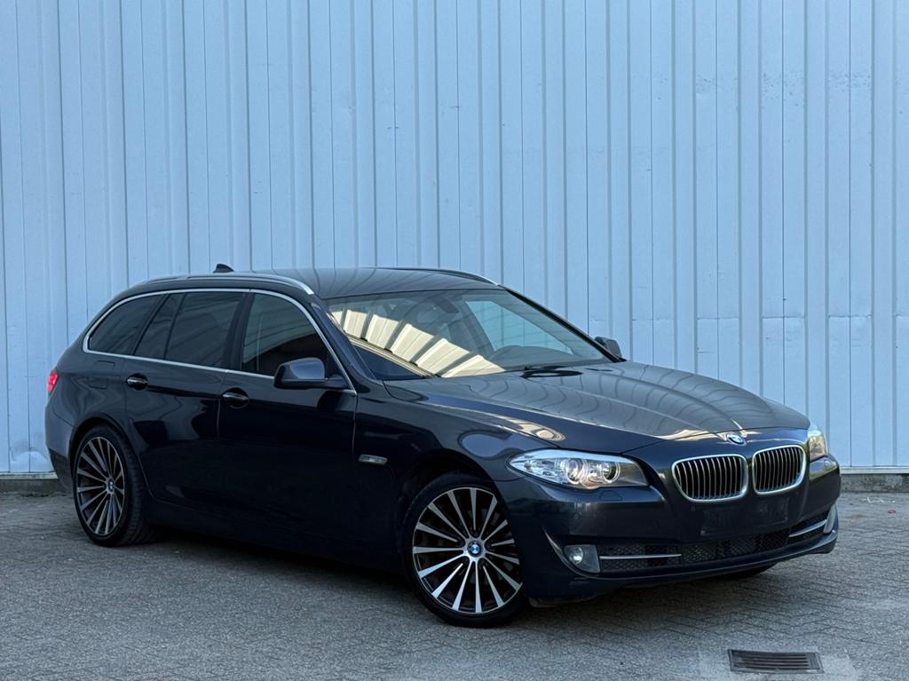 - BMW F11 520d - 2.0 Diesel - 260000km - Automatique - Navi, Autos, Cuir, Argent ou Gris, Entreprise, Carnet d'entretien