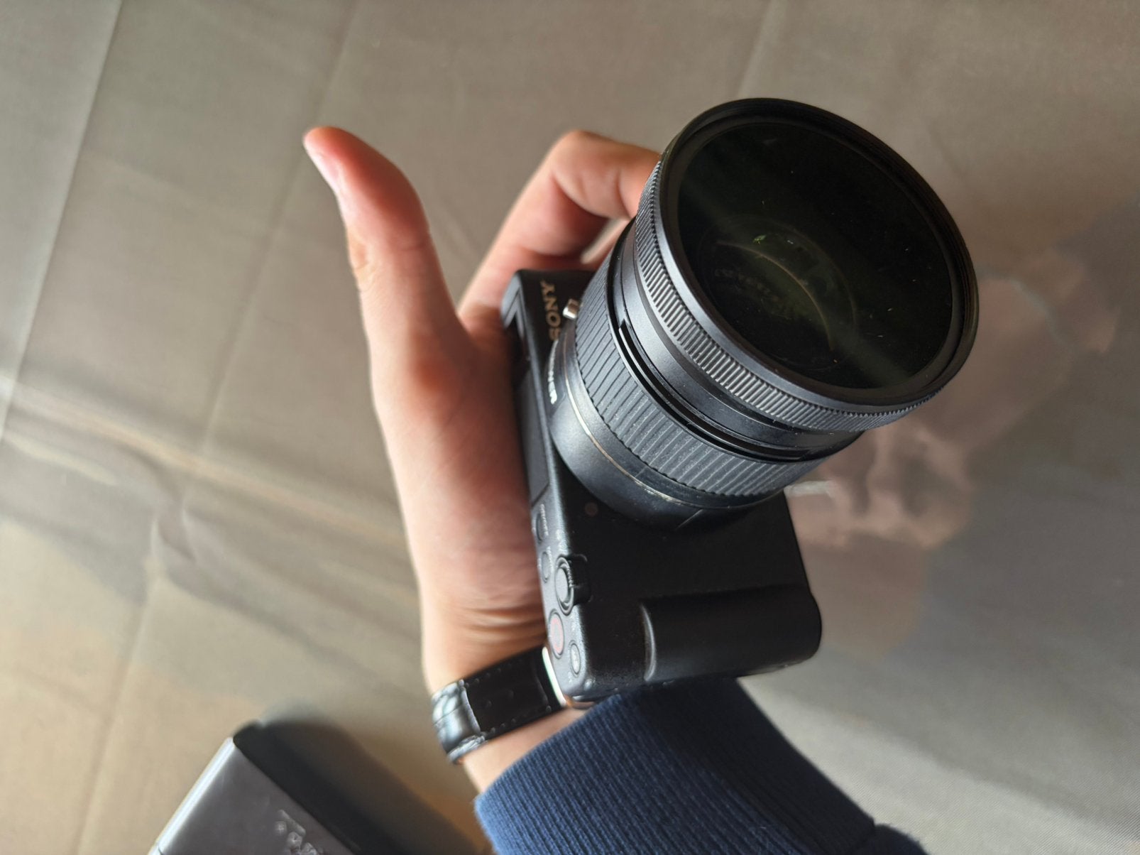 SONY ZV1 adaptateur grand angle et macro et 3 batteries, Enlèvement ou Envoi