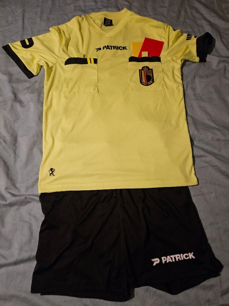 complete scheidsrechter outfit (fluo geel-zwart), Taille S, Enlèvement, Comme neuf, Maillot