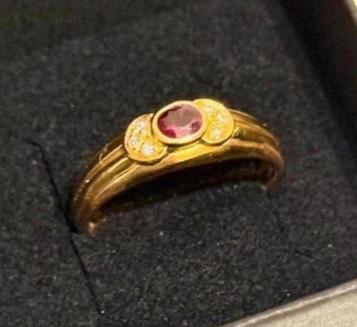 18 karaat gouden ring met natuurlijke diamanten en robijn!, Bijoux, Sacs & Beauté, Bagues, Or, Jaune, 20 ou plus grands, Enlèvement ou Envoi