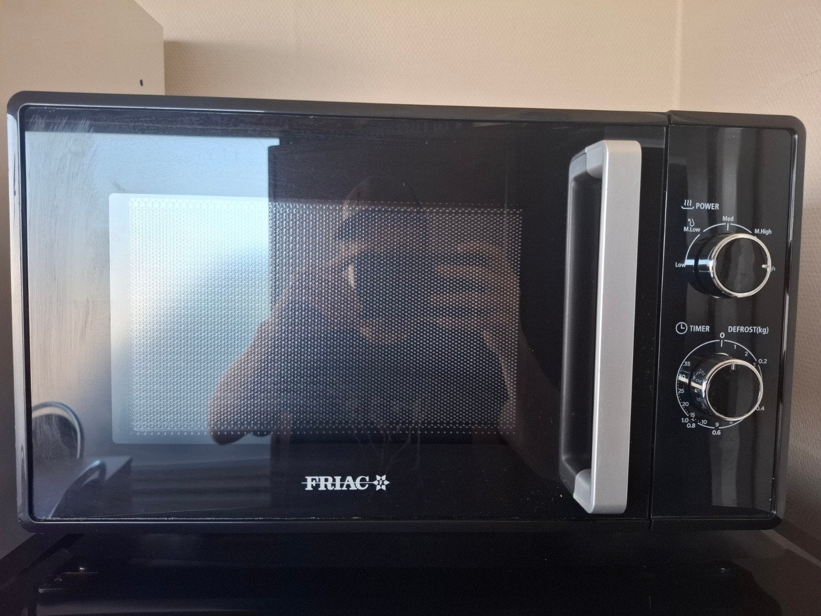 Zwarte Friac microgolf, Elektronische apparatuur, Ophalen, Microgolfoven, Zo goed als nieuw, Draaiplateau