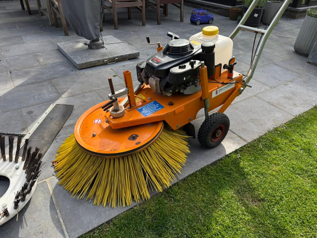 Michaelis Borstel KM12 – Professionele veegmachine TOPSTAA, Tuin en Terras, Veegmachines, Ophalen, Zo goed als nieuw