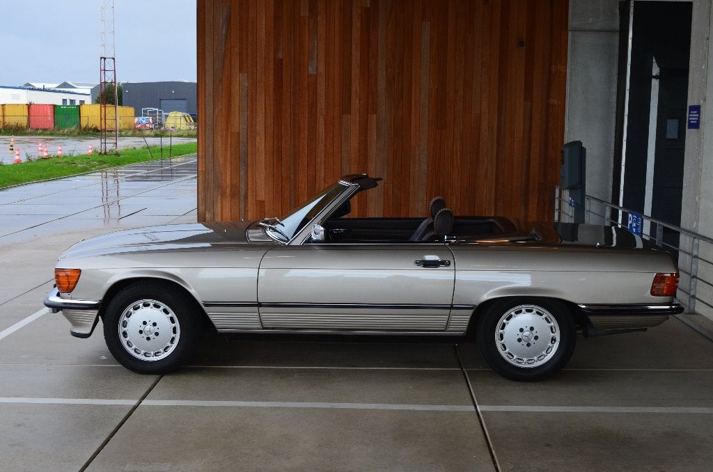 Mercedes 300 SL R107 handgeschakeld, foto 4