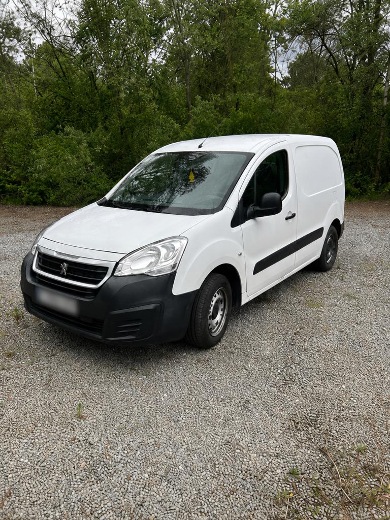 Peugeot partner 2018 1.6 hdi, Autos, Camionnettes & Utilitaires, Particulier, Attache-remorque, Peugeot, Diesel, Euro 6, 4 portes