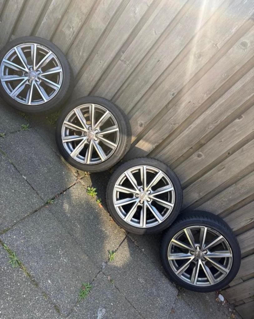 Orginele audi 17 inch velgen+vredestein zomebanden a1 sline, Autos : Pièces & Accessoires, Pneus & Jantes, Pneus et Jantes, Pneus été