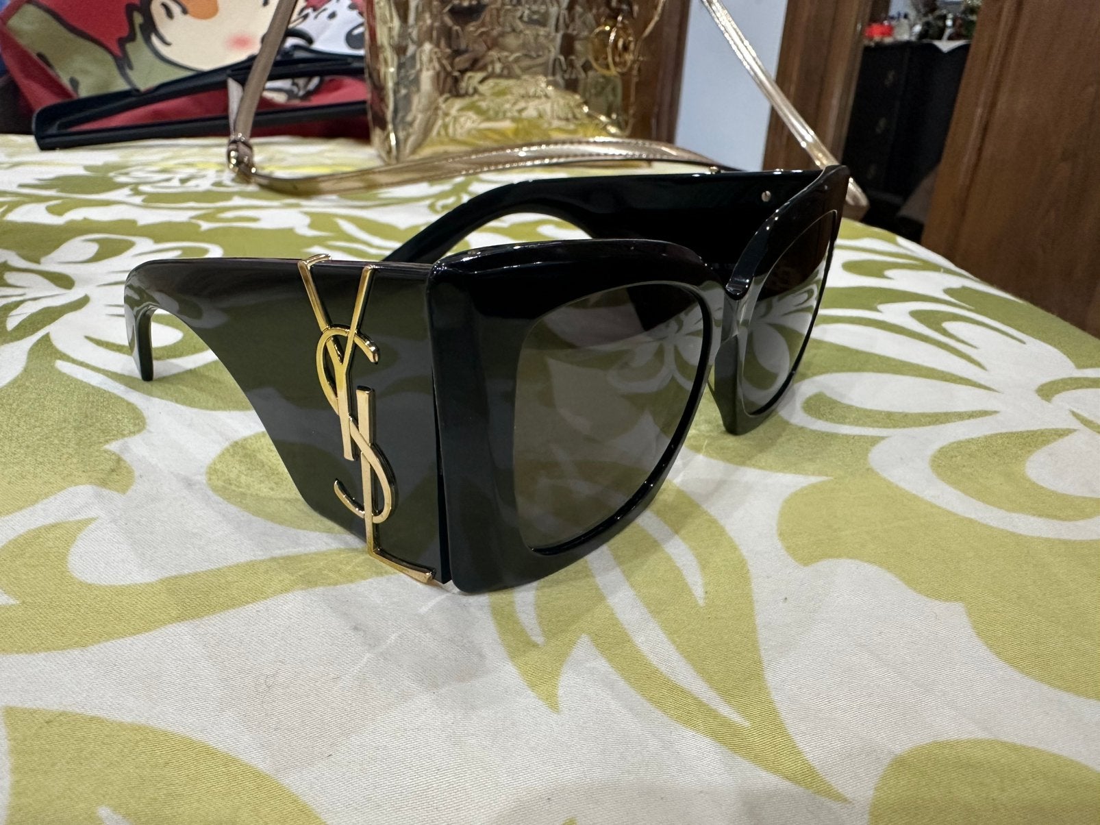 Lunettes de soleil Yves Saint Laurent –Noires–Neuves, Bijoux, Sacs & Beauté, Neuf, Autres marques, Enlèvement, Lunettes de soleil