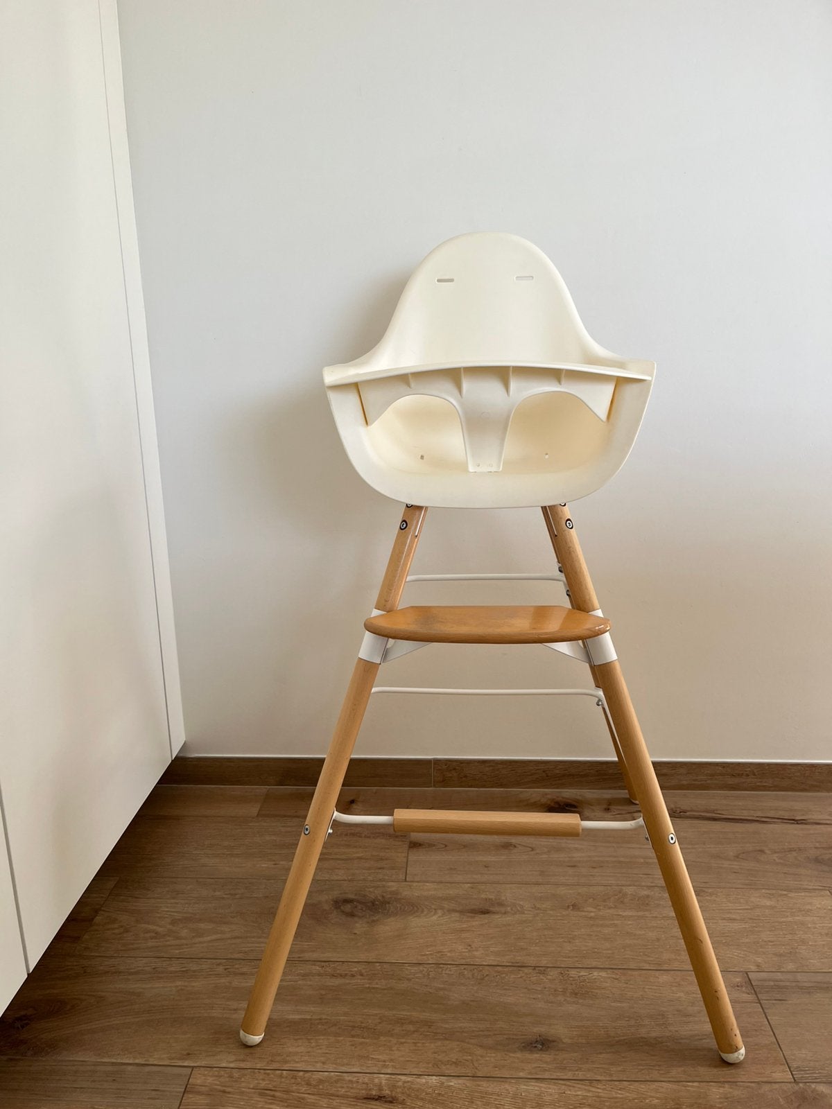 Childhome kinderstoel met meerdere toebehoren, Ophalen, Zo goed als nieuw, Meegroeistoel, Afneembaar eetblad
