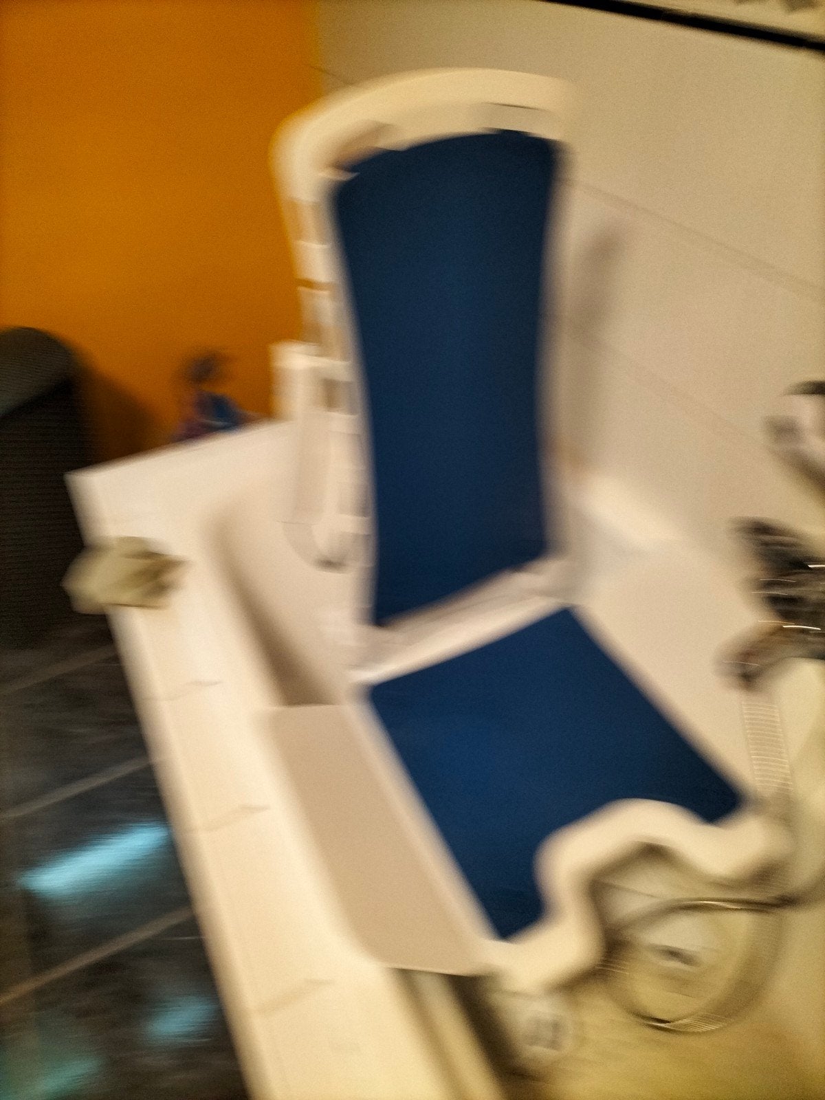 chaise électrique pour baignoire 100€, Enlèvement