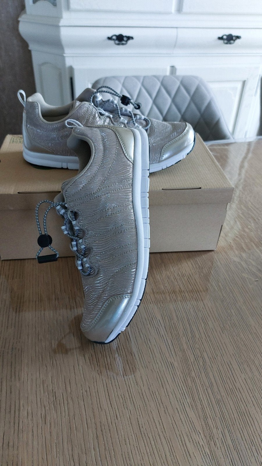 Skechers Scholl dame p39 neuves, Ophalen