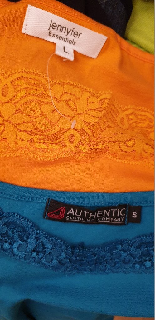 NIEUWE items: 2 Jennyfer en Authentic topjes, Kleding | Dames, Ophalen of Verzenden, Nieuw, Overige kleuren, Zonder mouw