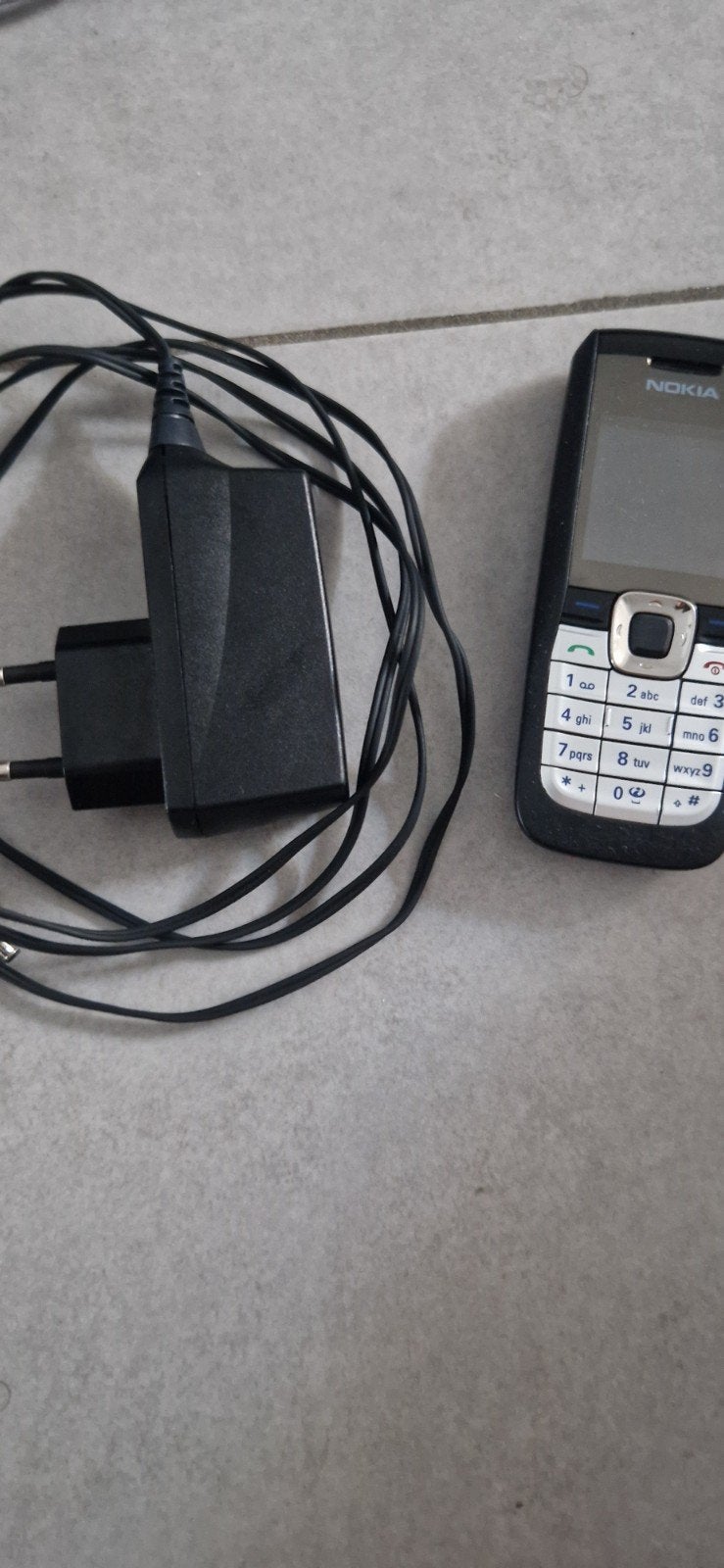 Téléphone portable nokia 2610 avec chargeur, Gebruikt, Geen camera, Zwart, Fysiek toetsenbord