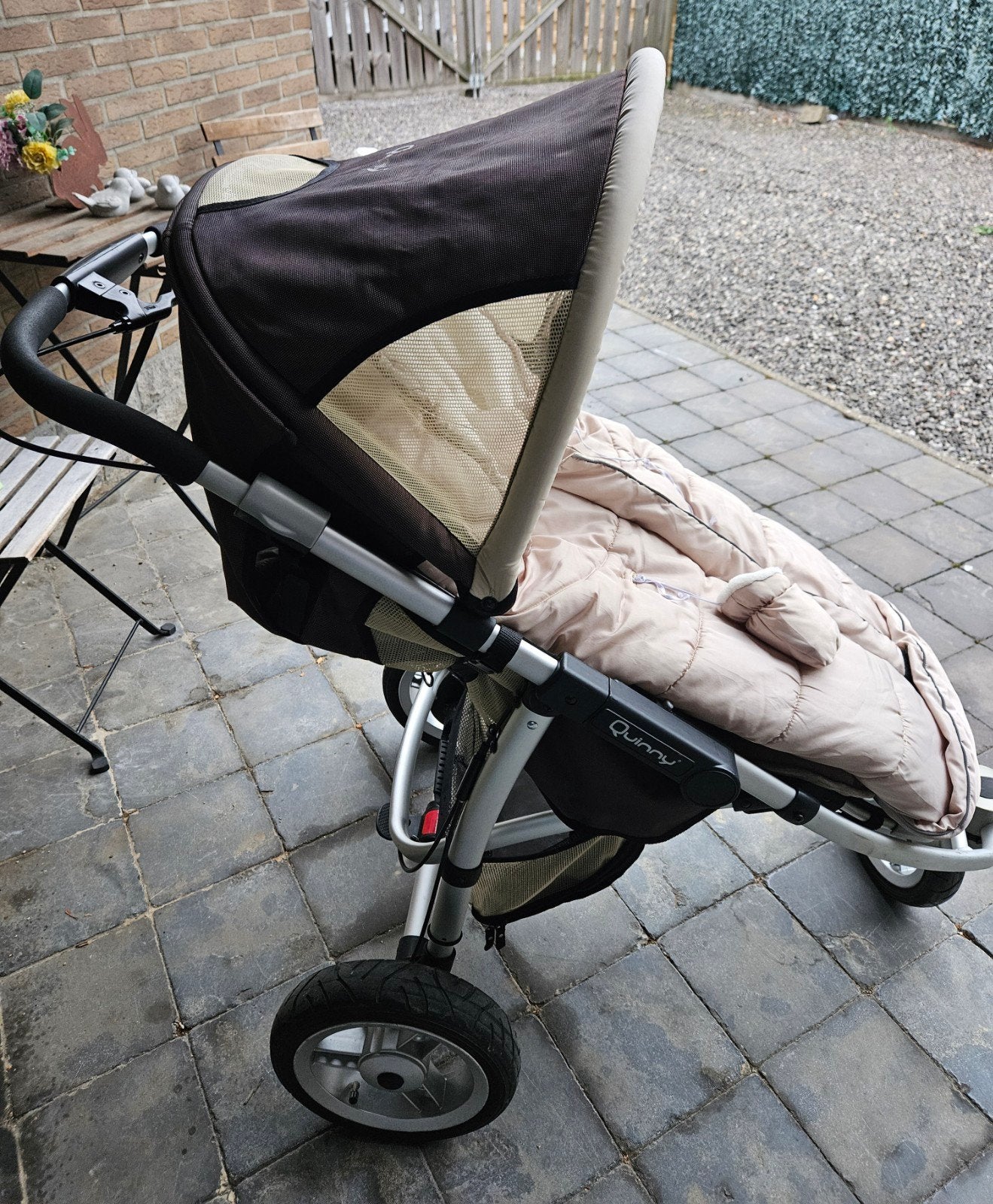 poussette Quinny speedi brune et beige avec accessoires, Enfants & Bébés, Enlèvement, Comme neuf, Poussette, Quinny