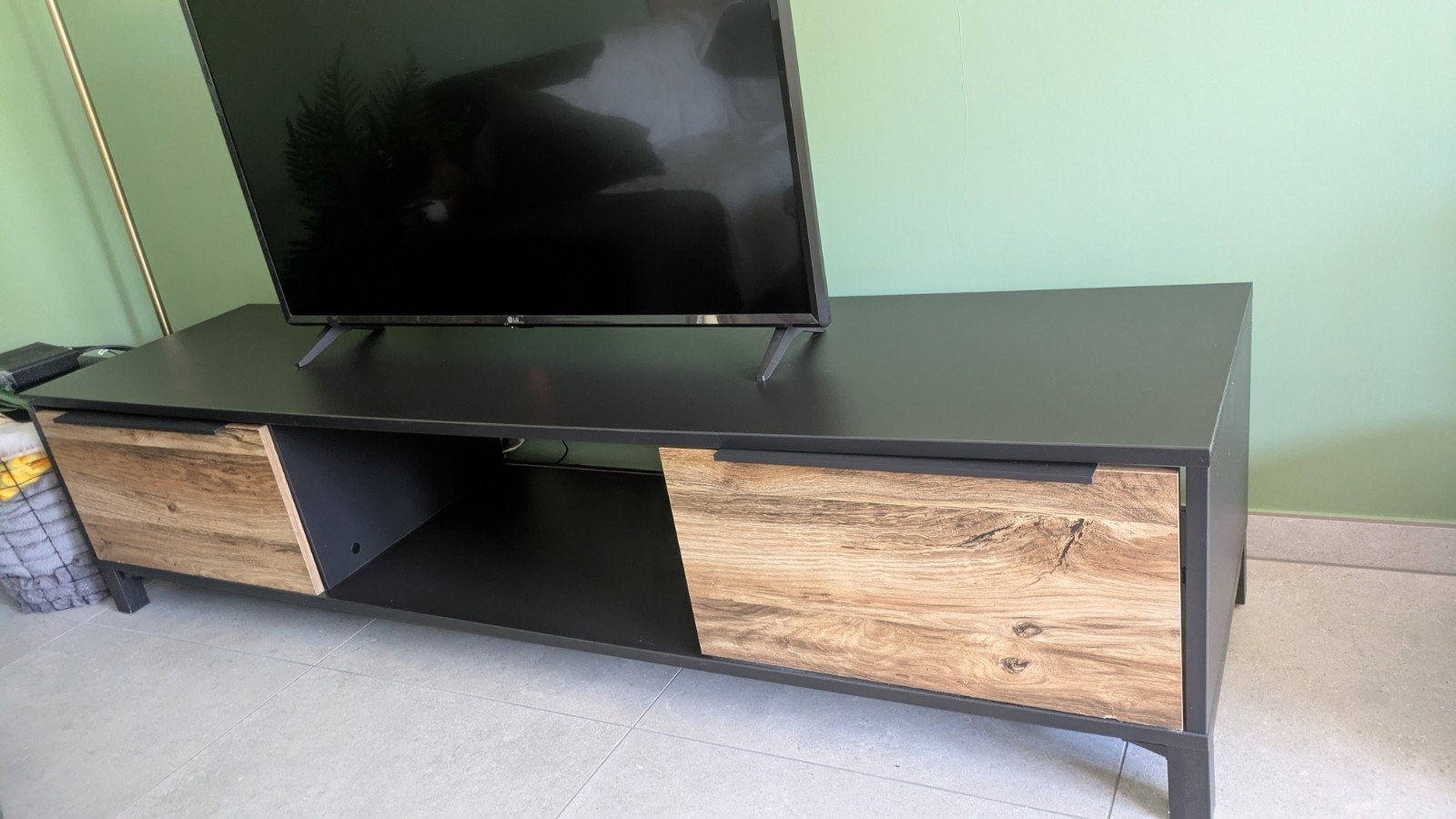 Meuble TV, Enlèvement