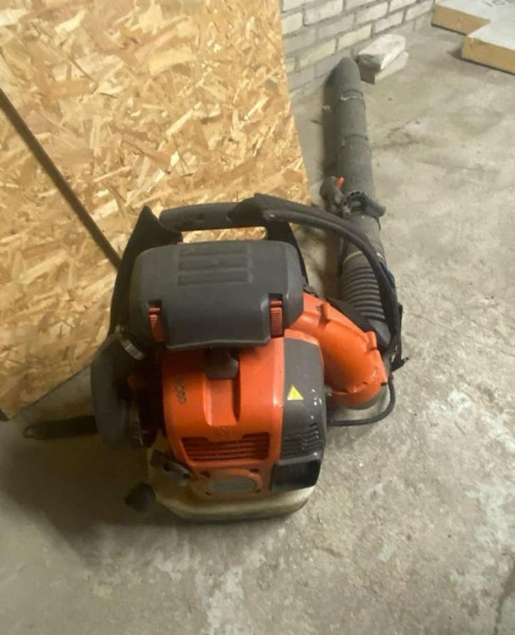 Husqvarna ruggedragen bladblazer, Tuin en Terras, Bladblazers, Ophalen, Zo goed als nieuw, Benzine, Ruggedragen