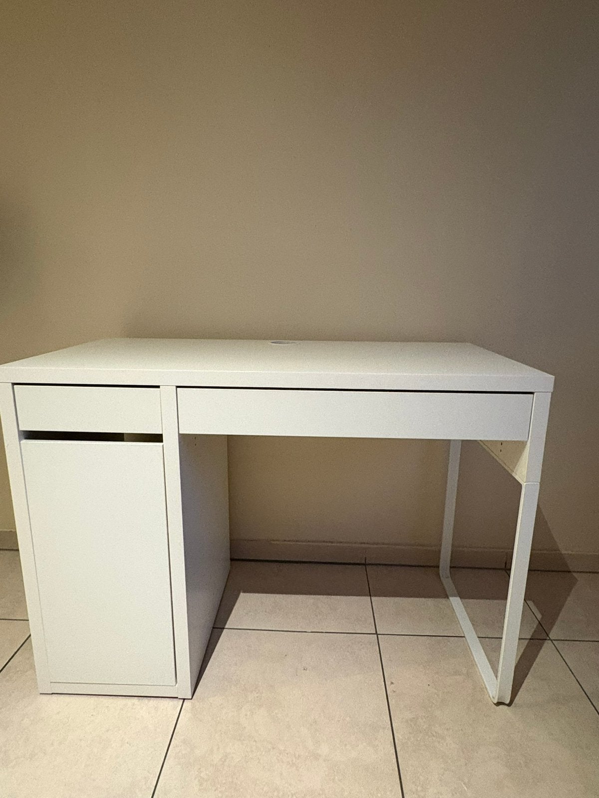 IKEA MICKE bureau wit 105x50 cm, Maison & Meubles, Bureaux, Comme neuf, IKEA, Blanc, Espace de rangement