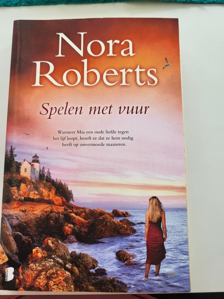 Nora Roberts - Spelen met Vuur, Boeken, Ophalen of Verzenden, Gelezen, Nora Roberts