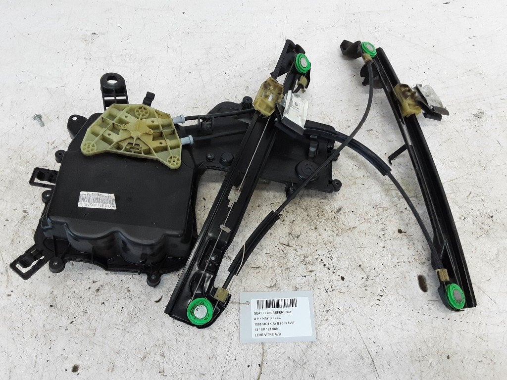 VITRE MECANISME AVANT DROIT Seat Leon (1P1) (1P0837402AB), Utilisé, Seat