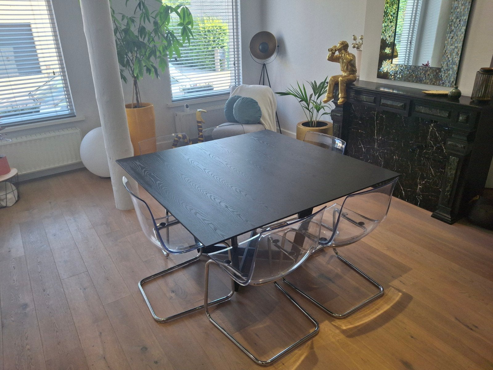Mooie moderne tafel, Ophalen