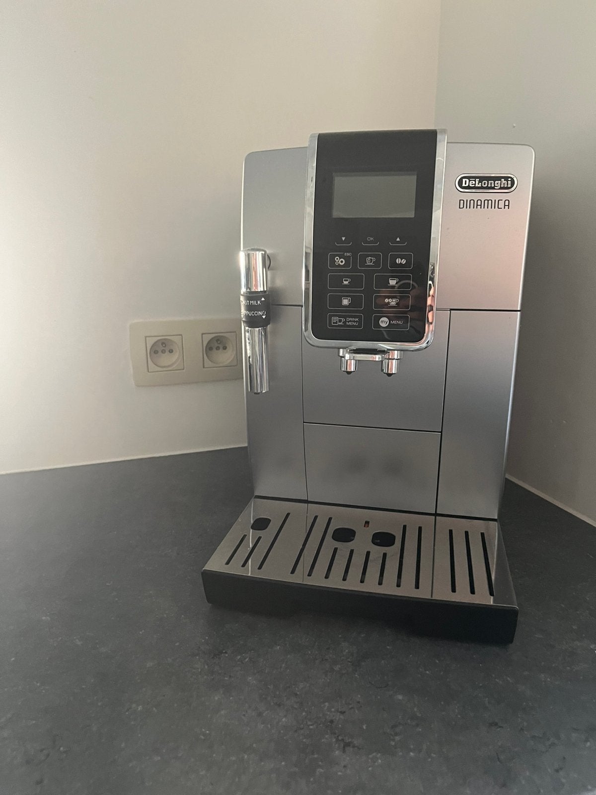 De'Longhi Dinamica ECAM 350.55.SB, Elektronische apparatuur, Ophalen, Zo goed als nieuw