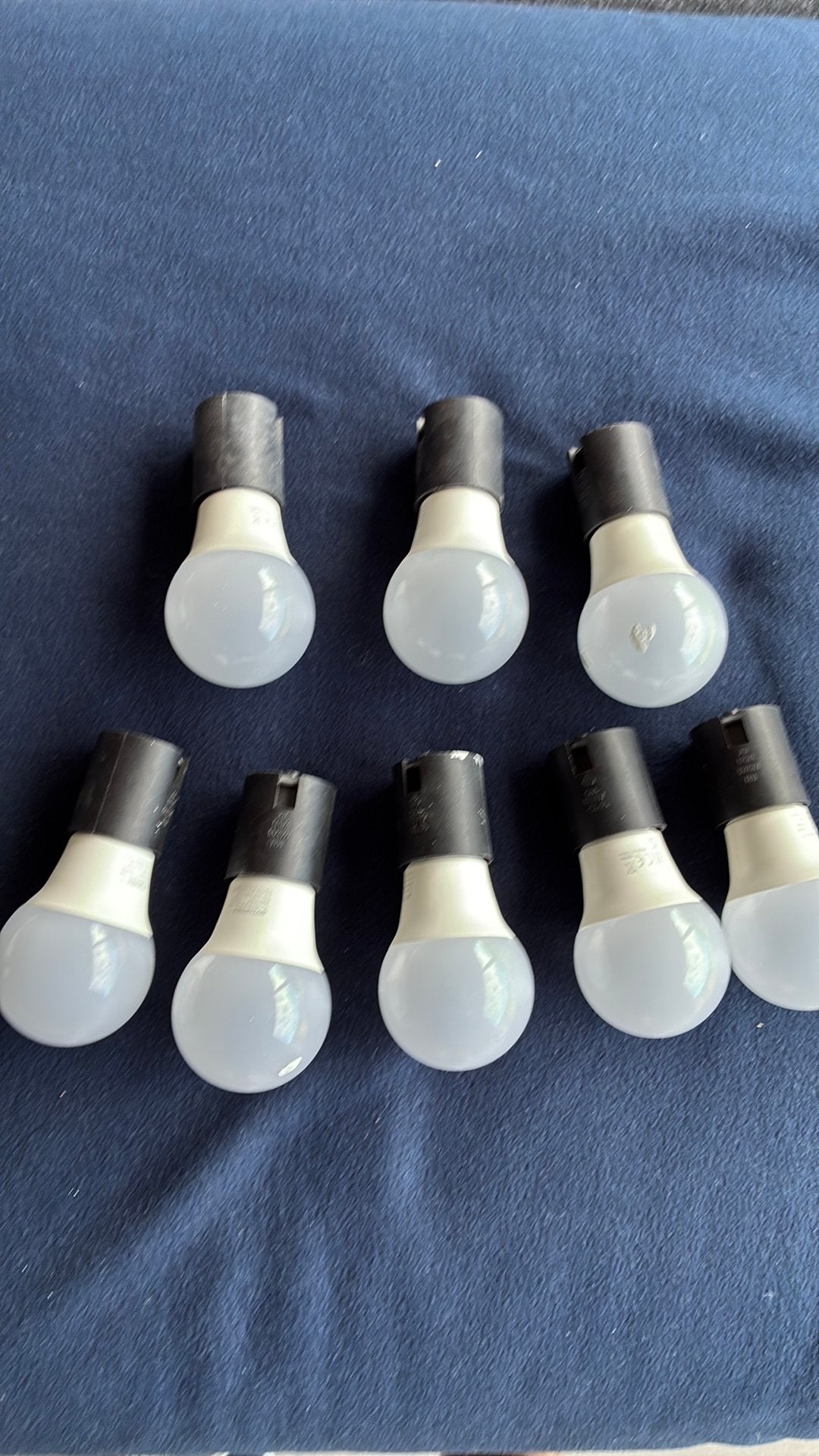 8 Ampoules E27 avec douilles, Enlèvement