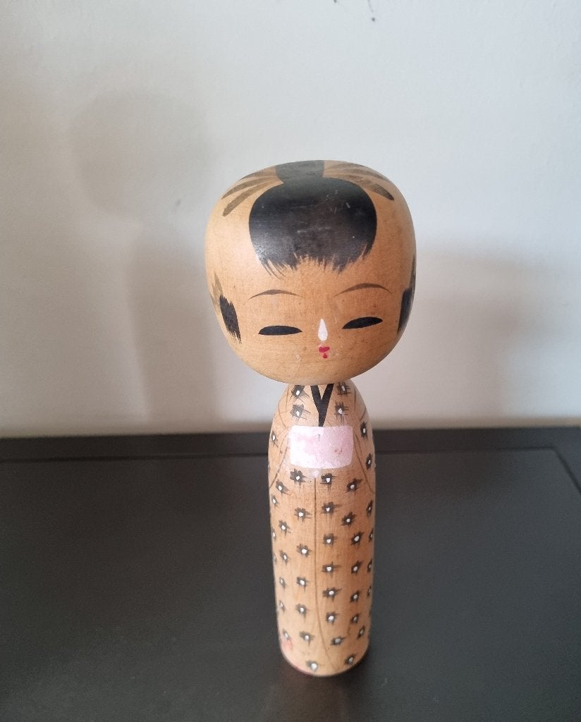 Le mignon Yajiro Kokeshi de Yoshimi Niiyama, Antiquités & Art, Art | Art non-occidental, Japon, Bois, Fait main, 18 cm