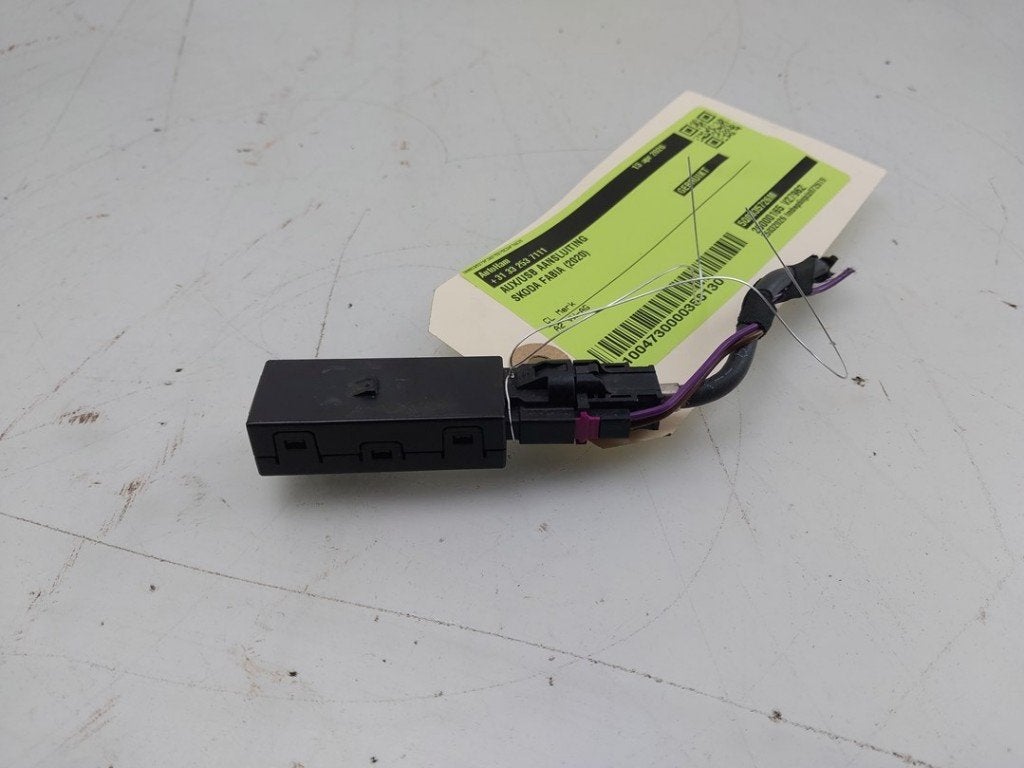 AUX/USB POORT Skoda Fabia III (NJ3) (|5Q0035726M|), Dhr. J. Ham, Gebruikt, Administratie@autoham.nl, Skoda