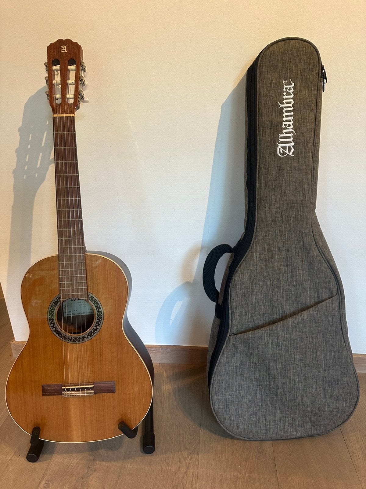 Alhambra gitaar 3/4e met alle toebehoren, Muziek en Instrumenten, Ophalen, Zo goed als nieuw