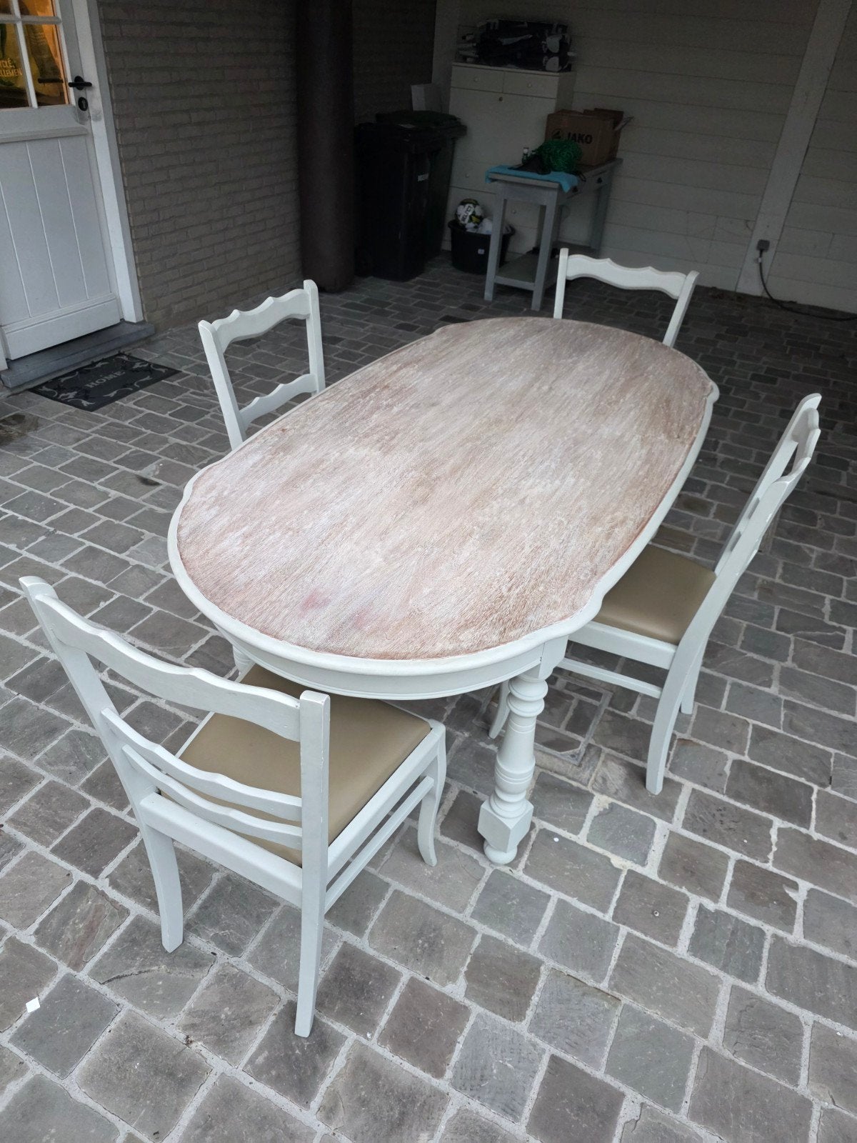 Tafel met 4 bijhorende stoelen., Enlèvement