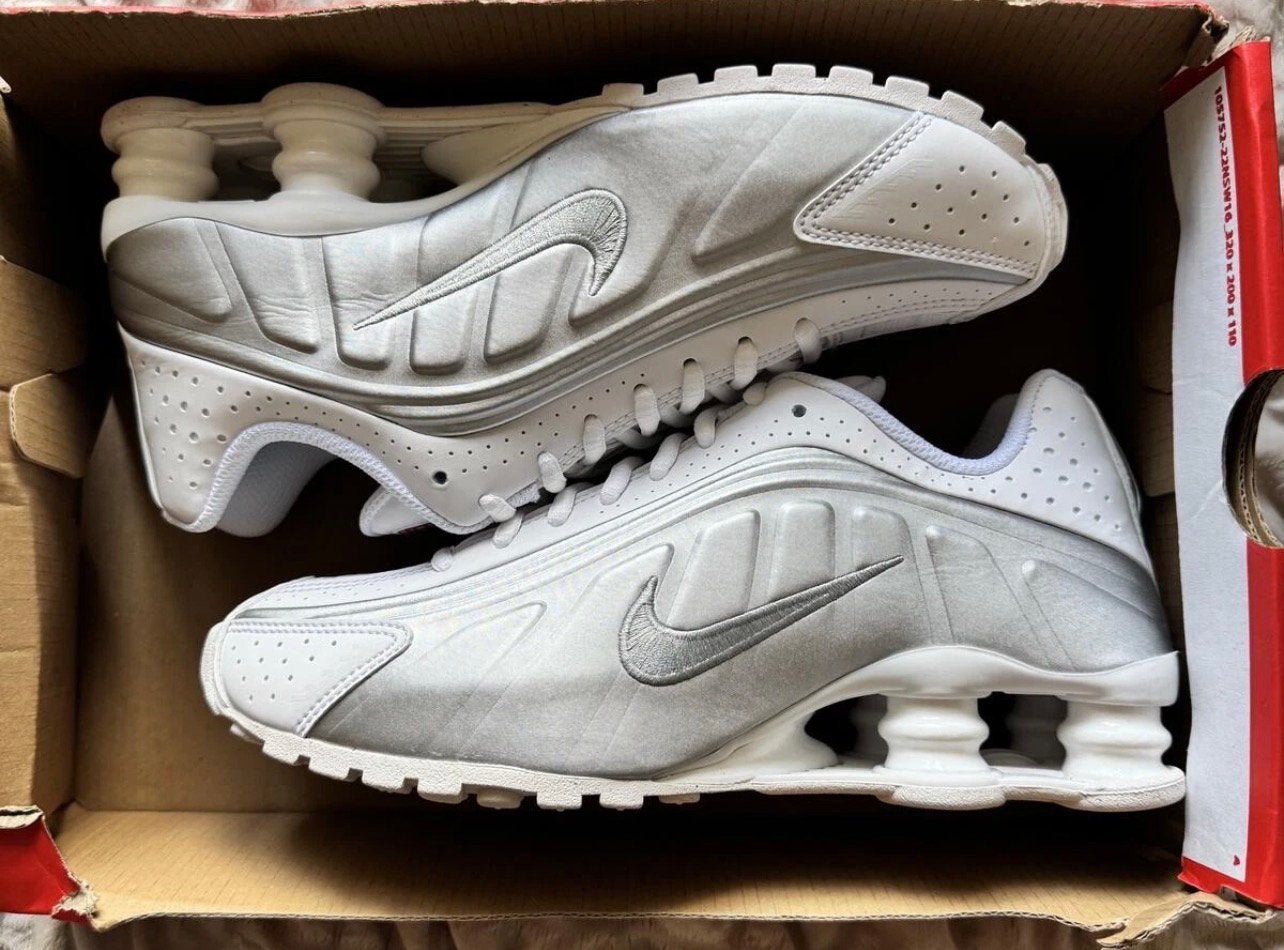 Nike Shox R4 White / Metallic Silver – Neuves – Taille 44,5, Vêtements | Hommes, Chaussures, Enlèvement ou Envoi, Neuf, Blanc