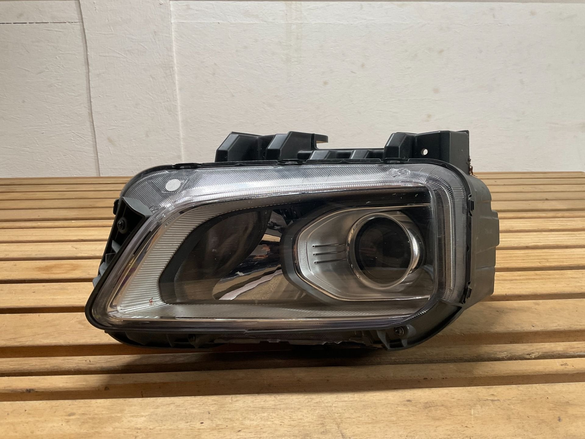 Koplamp Hyundai Kona Electric OS EV 92101J9050 B3-373, Gebruikt, Heolleung-ro 12
06797  Seoul, Info@hyundai.com, Hyundai